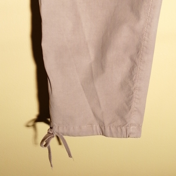 Capris by DKNY Jeans, Size 4 - Picture 3 of 8